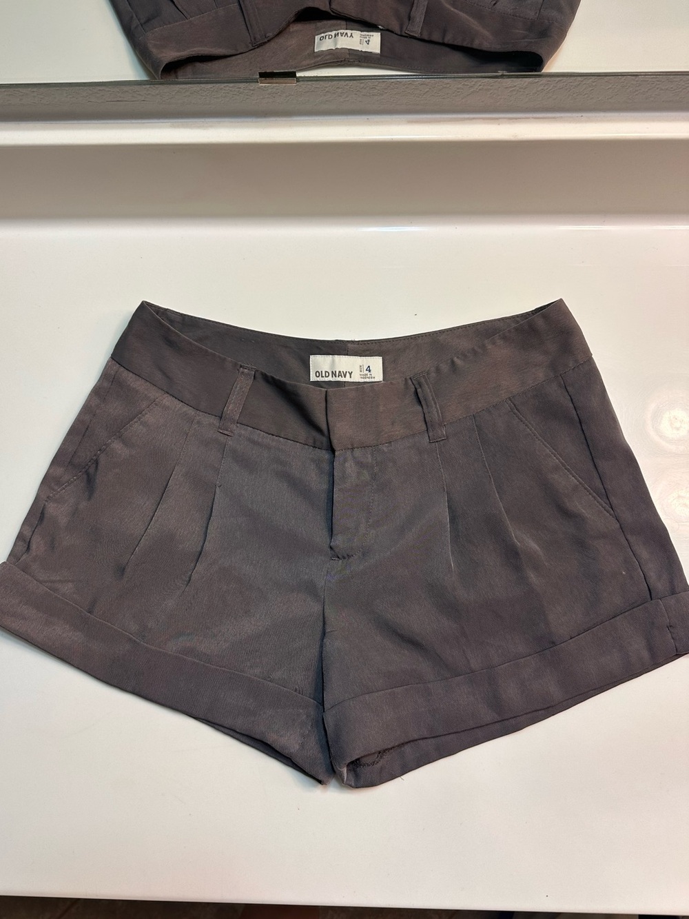 Old Navy Women's Gray Pleated Cuffed Shorts